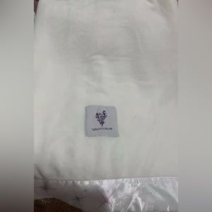 Younique soft plush white throw blanket New In Package 50 x 60